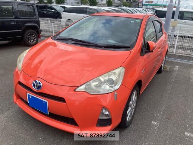 Toyota AQUA 2013-10 8364767-0