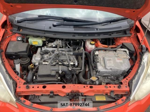 Toyota AQUA 2013-10 8364767-10