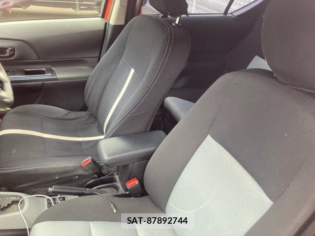 Toyota AQUA 2013-10 8364767-12