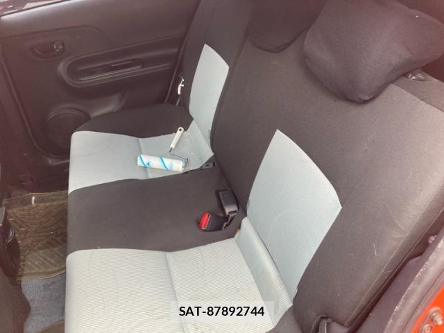 Toyota AQUA 2013-10 8364767-13