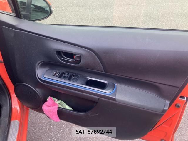 Toyota AQUA 2013-10 8364767-15