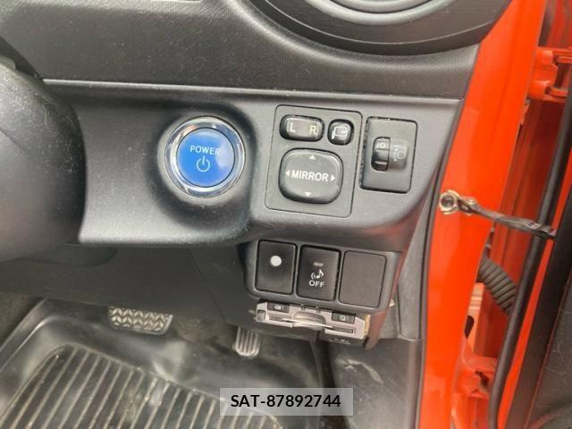 Toyota AQUA 2013-10 8364767-16