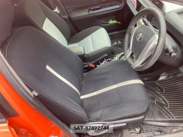Toyota AQUA 2013-10 8364767-17