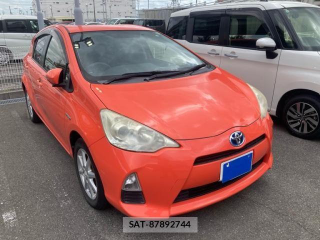 Toyota AQUA 2013-10 8364767-1