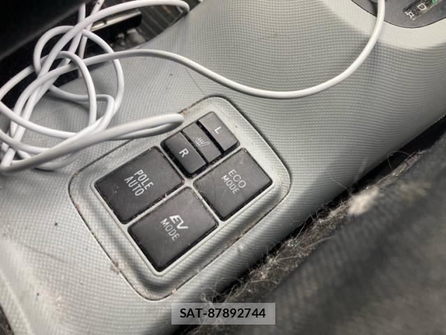 Toyota AQUA 2013-10 8364767-24