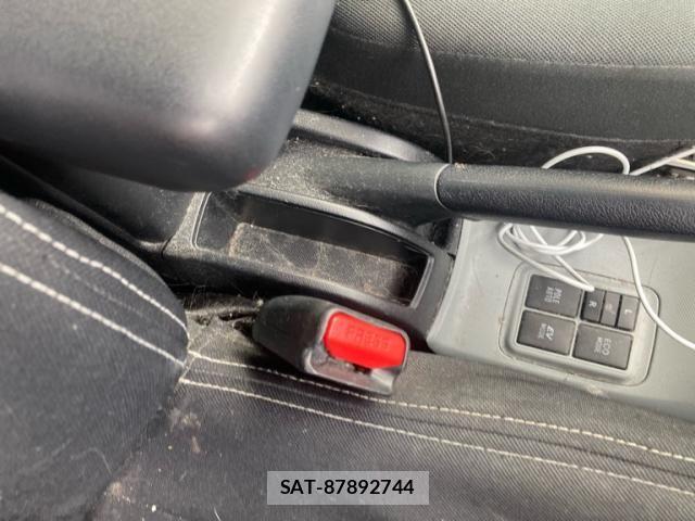 Toyota AQUA 2013-10 8364767-25