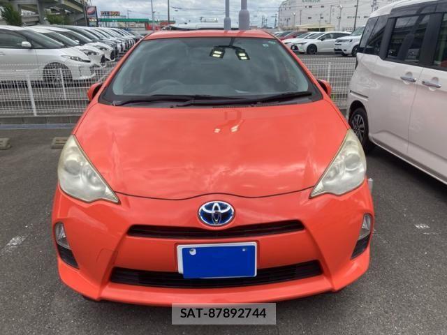 Toyota AQUA 2013-10 8364767-2