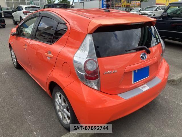Toyota AQUA 2013-10 8364767-3