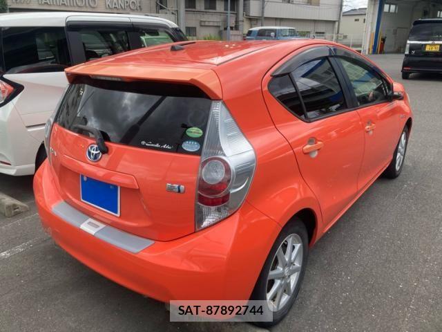 Toyota AQUA 2013-10 8364767-4