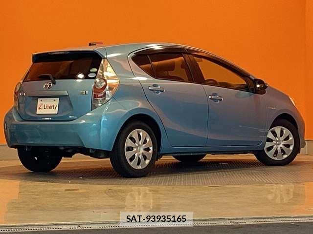 Toyota AQUA 2012-11 8364735-9
