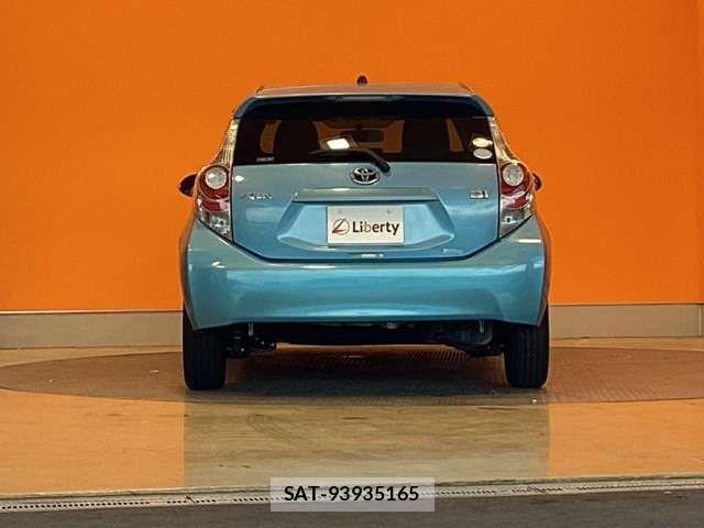 Toyota AQUA 2012-11 8364735-10