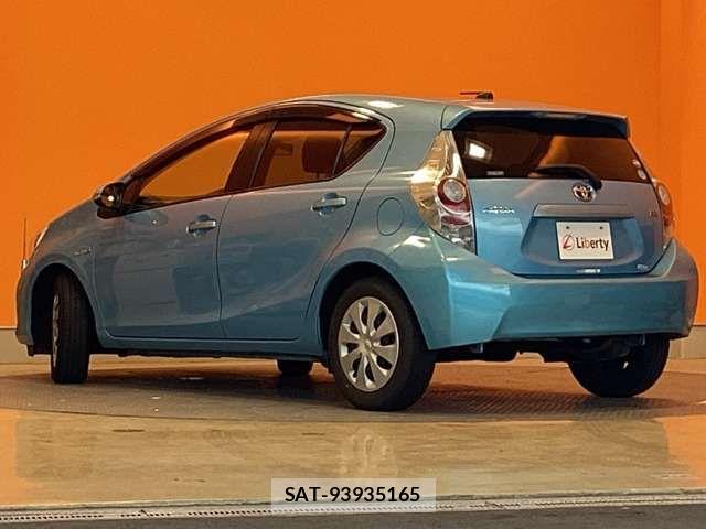 Toyota AQUA 2012-11 8364735-11