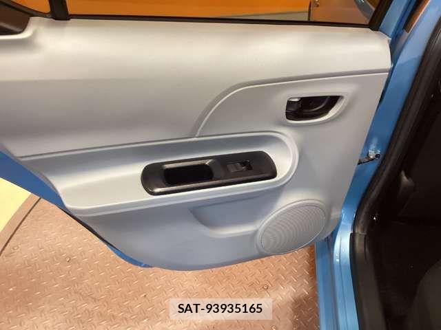 Toyota AQUA 2012-11 8364735-19
