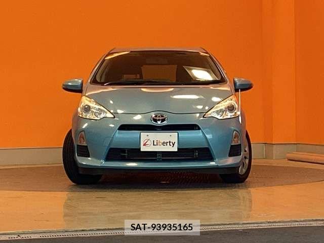 Toyota AQUA 2012-11 8364735-4