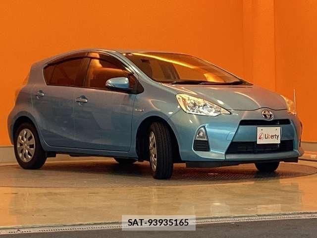 Toyota AQUA 2012-11 8364735-7