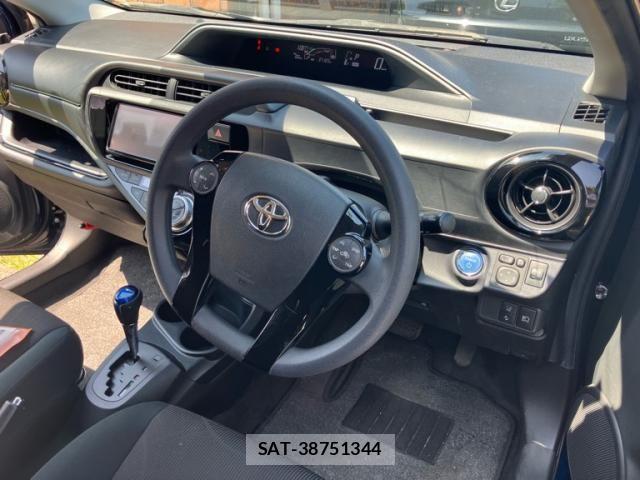 Toyota AQUA 2016-10 8364725-12