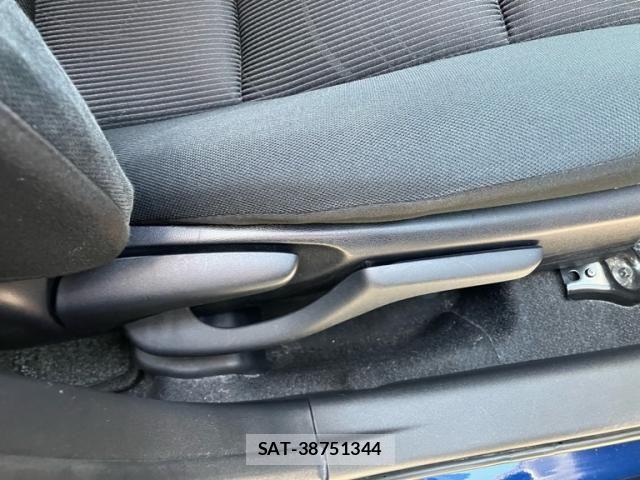 Toyota AQUA 2016-10 8364725-13