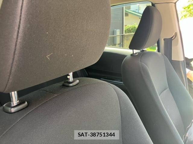 Toyota AQUA 2016-10 8364725-14