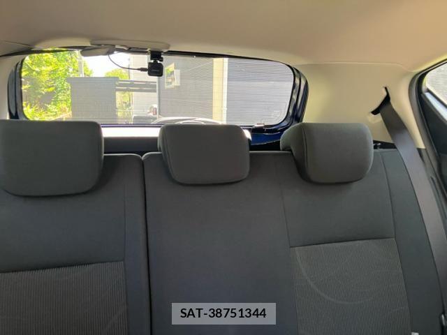 Toyota AQUA 2016-10 8364725-15