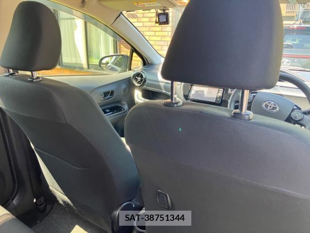 Toyota AQUA 2016-10 8364725-16