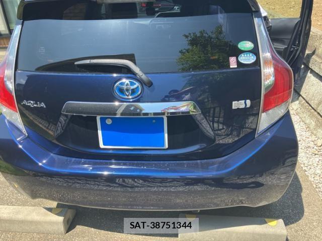 Toyota AQUA 2016-10 8364725-1