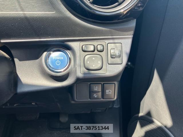 Toyota AQUA 2016-10 8364725-19
