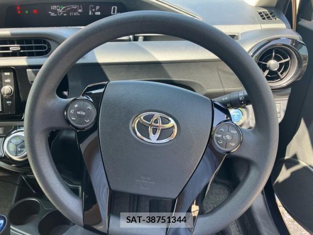 Toyota AQUA 2016-10 8364725-20