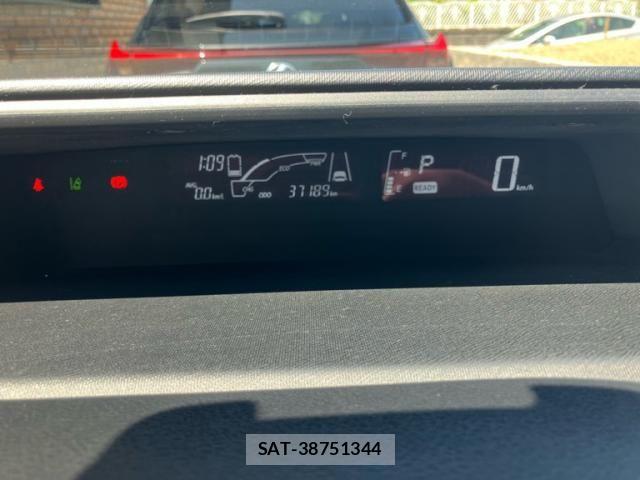 Toyota AQUA 2016-10 8364725-21
