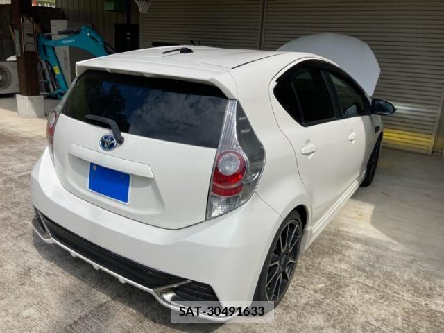Toyota AQUA 2014-03 8364756-11