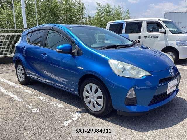 Toyota AQUA 2013-09 8364745-9