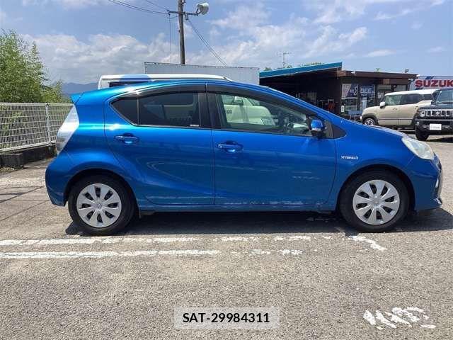 Toyota AQUA 2013-09 8364745-10