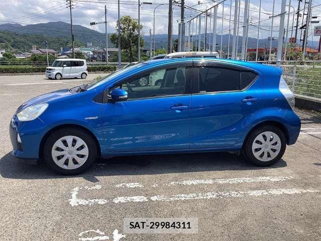 Toyota AQUA 2013-09 8364745-13
