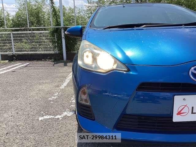 Toyota AQUA 2013-09 8364745-15