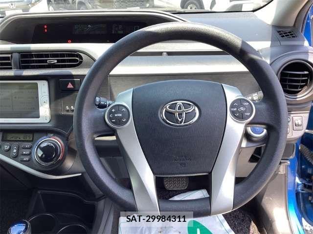 Toyota AQUA 2013-09 8364745-1