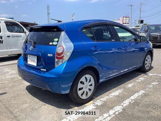 Toyota AQUA 2013-09 8364745-5