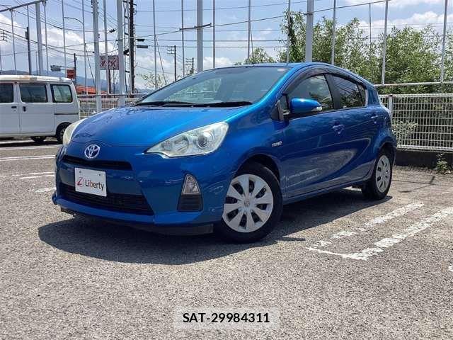 Toyota AQUA 2013-09 8364745-6