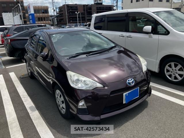 Toyota AQUA 2014-02 8364764-0