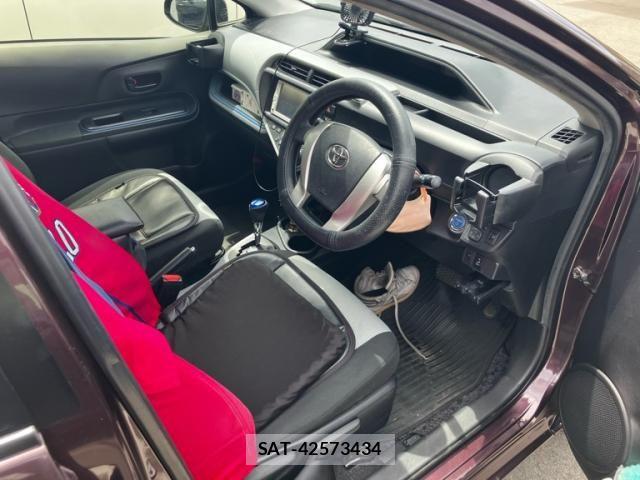 Toyota AQUA 2014-02 8364764-11