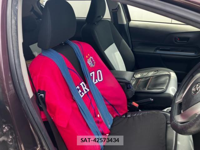 Toyota AQUA 2014-02 8364764-12