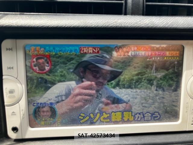 Toyota AQUA 2014-02 8364764-16