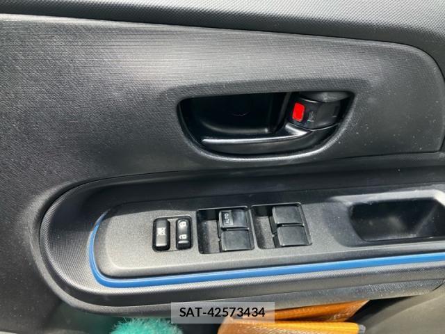 Toyota AQUA 2014-02 8364764-18