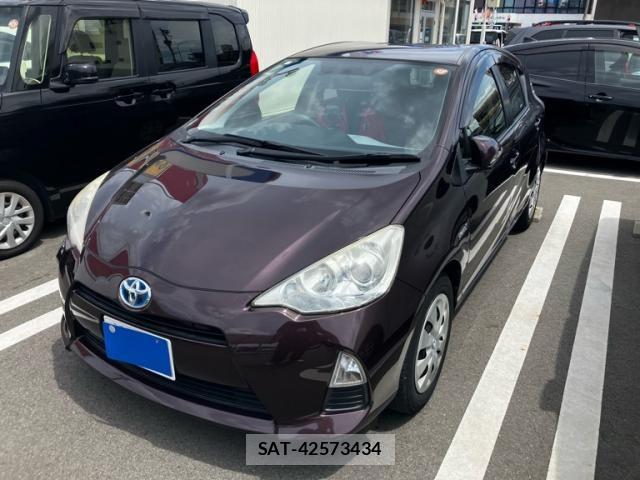 Toyota AQUA 2014-02 8364764-1