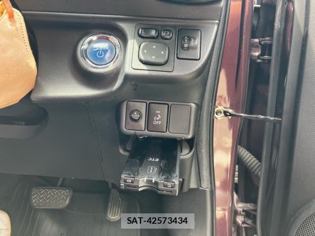 Toyota AQUA 2014-02 8364764-19