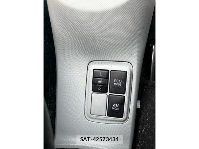 Toyota AQUA 2014-02 8364764-21