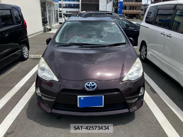 Toyota AQUA 2014-02 8364764-2
