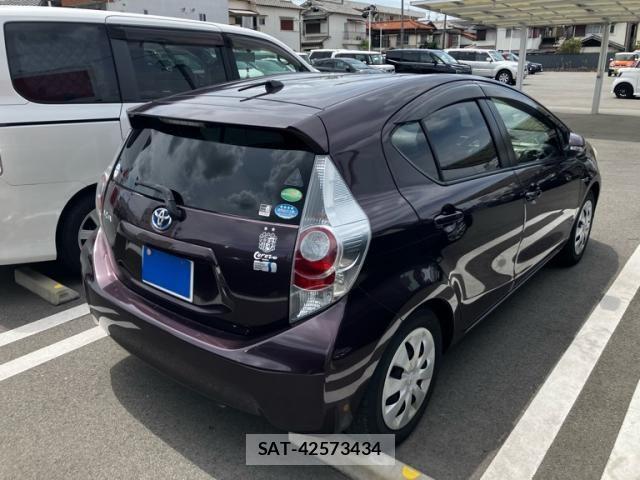 Toyota AQUA 2014-02 8364764-3