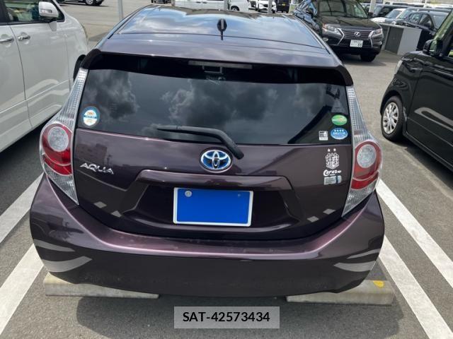 Toyota AQUA 2014-02 8364764-4