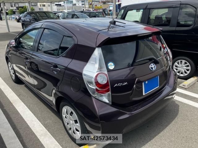 Toyota AQUA 2014-02 8364764-5