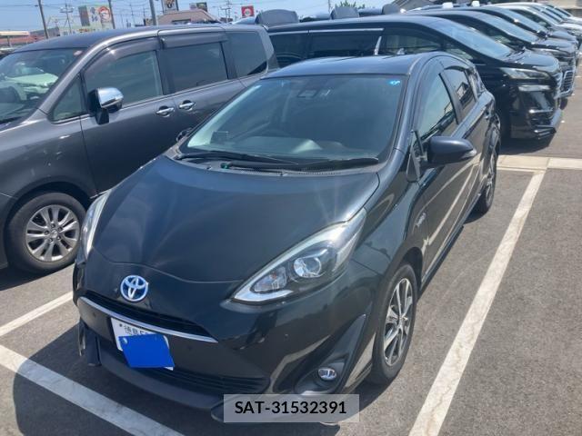 Toyota AQUA 2017-01 8364752-0