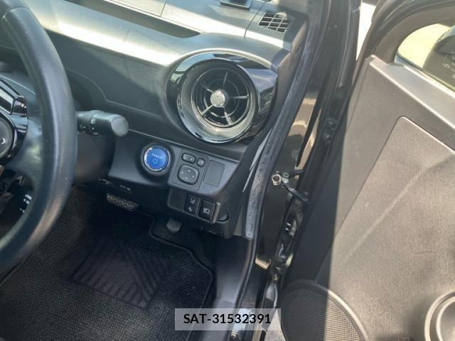 Toyota AQUA 2017-01 8364752-10